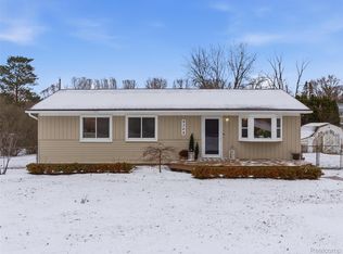 9368 Debby Jo Dr, Clarkston, MI 48346