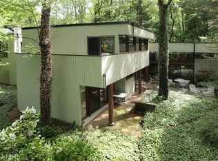 2033 Saxonia Ln, Kalamazoo, MI 49008