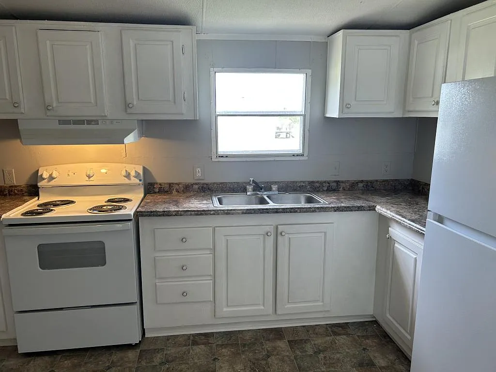 492 E Smallwood Rd. — Photo 3