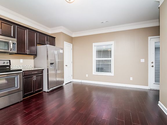 5th image of 2232 Dale View Dr