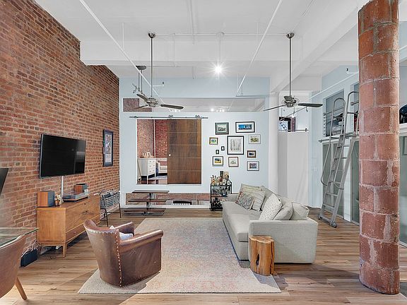 2nd image of 443 12th St APT 1H