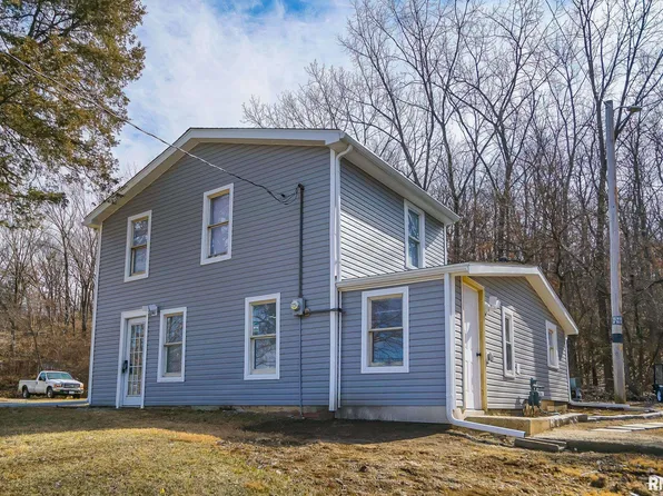 472 Hillcrest Dr, Creve Coeur, IL 61610