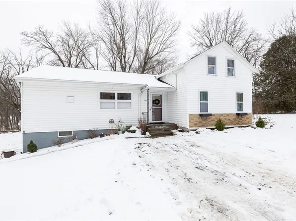 6071 Pannell Rd, Farmington, NY 14425