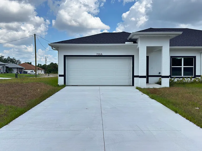 702A Broadway Ave — Photo 1