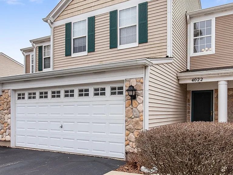 4022 Oak Tree Ln — Photo 2