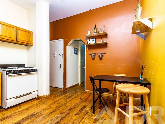 5th image of 1422 Greene Ave APT 1L