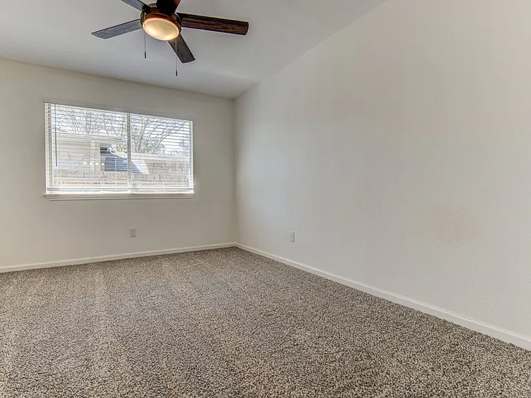 5706 Gloucester Ln — Photo 12