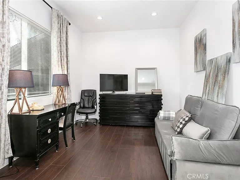 5825 Fulton Ave — Photo 27