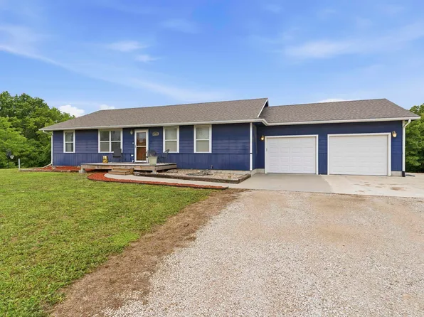 3664 Stewart Farm Rd, Wamego, KS 66547