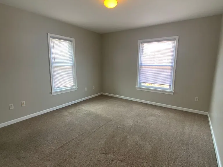 211 N State St — Photo 17
