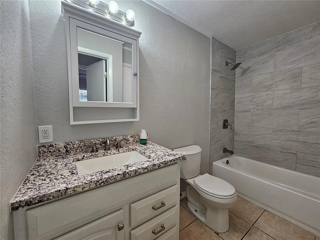 3 bed, 1.0 bath, 1044 sqft, $1,400 — Photo 4
