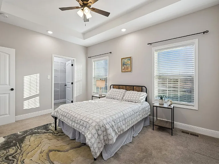 207 Bedford Ct — Photo 23