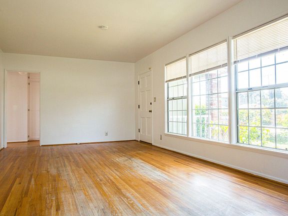 3rd image of 4572 Esto Ave