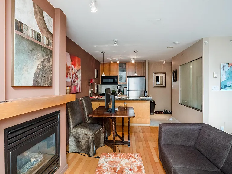 989 Richards St #708 — Photo 2