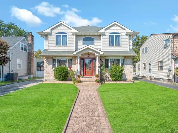 43 Prince Street, New Hyde Park, NY 11040