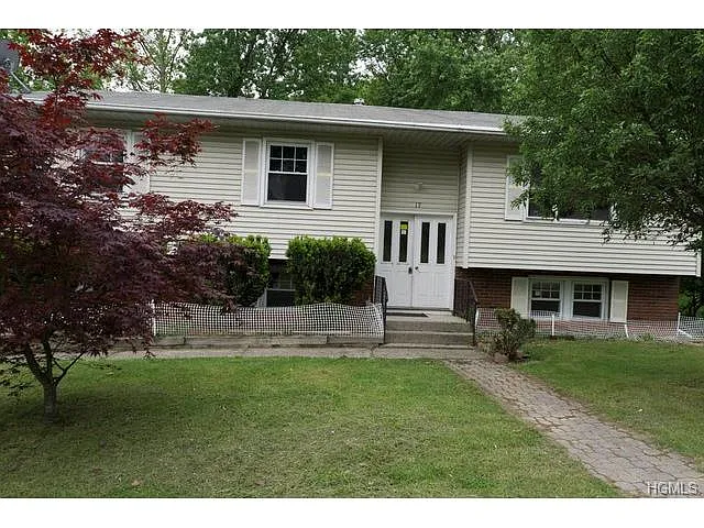 17 Hawthorne Ave photo 1