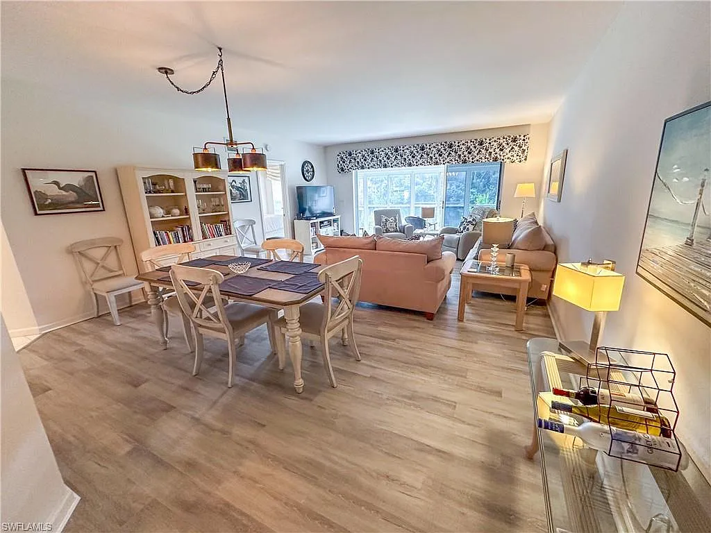4240 Lake Forest Dr — Photo 4