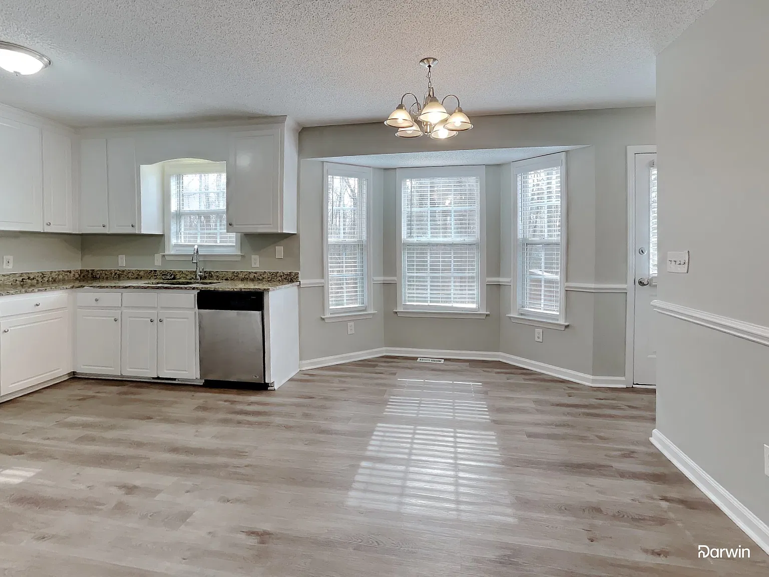 3 bed, 2.0 bath, 1354 sqft, $1,745 — Photo 3