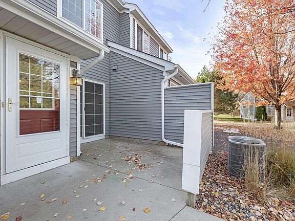 2nd image of 575 Mission Hills Way W