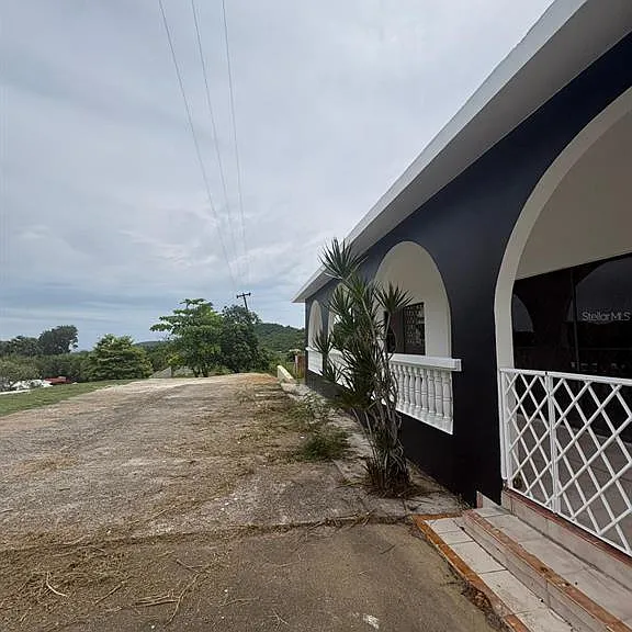 URB EL MADRIGAL Marginal Norte — Photo 2