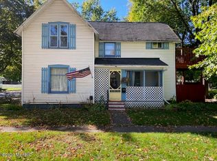 1017 7th St, Three Rivers, MI 49093