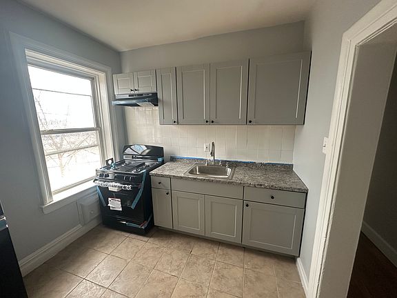 5th image of 784 Martin Luther King Blvd #6