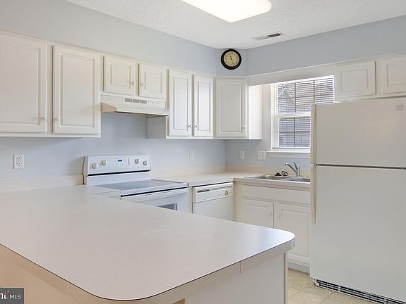 4th image of 38180 Beachwood Ct Unit 26
