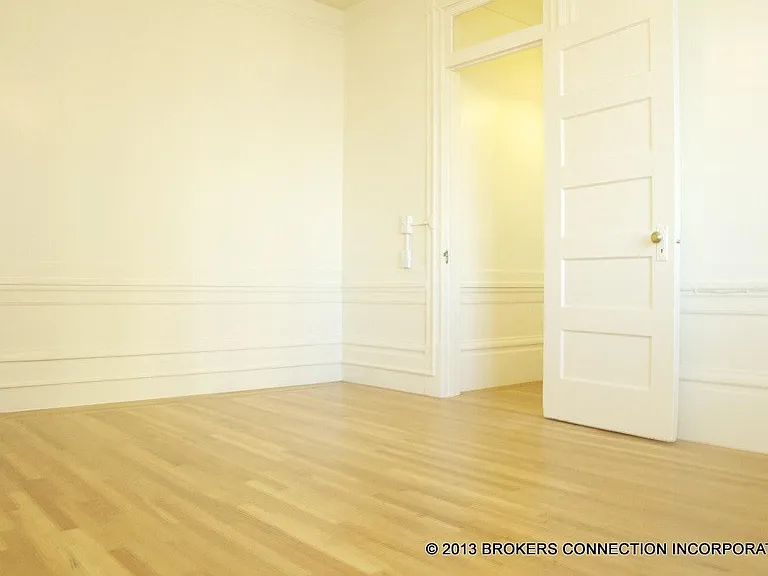 952 Powell St #14 — Photo 8