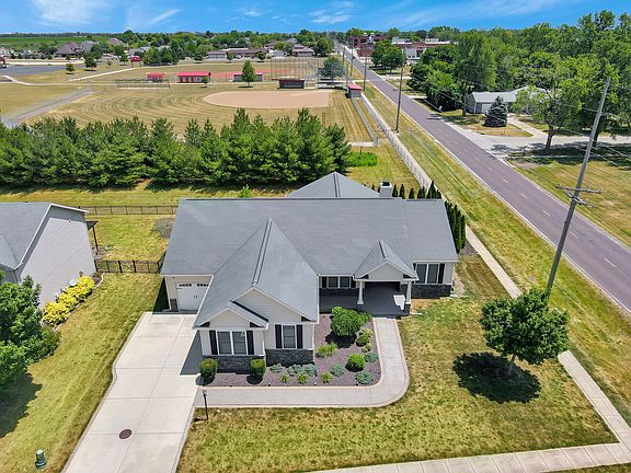 2nd image of 1202 Railside Dr