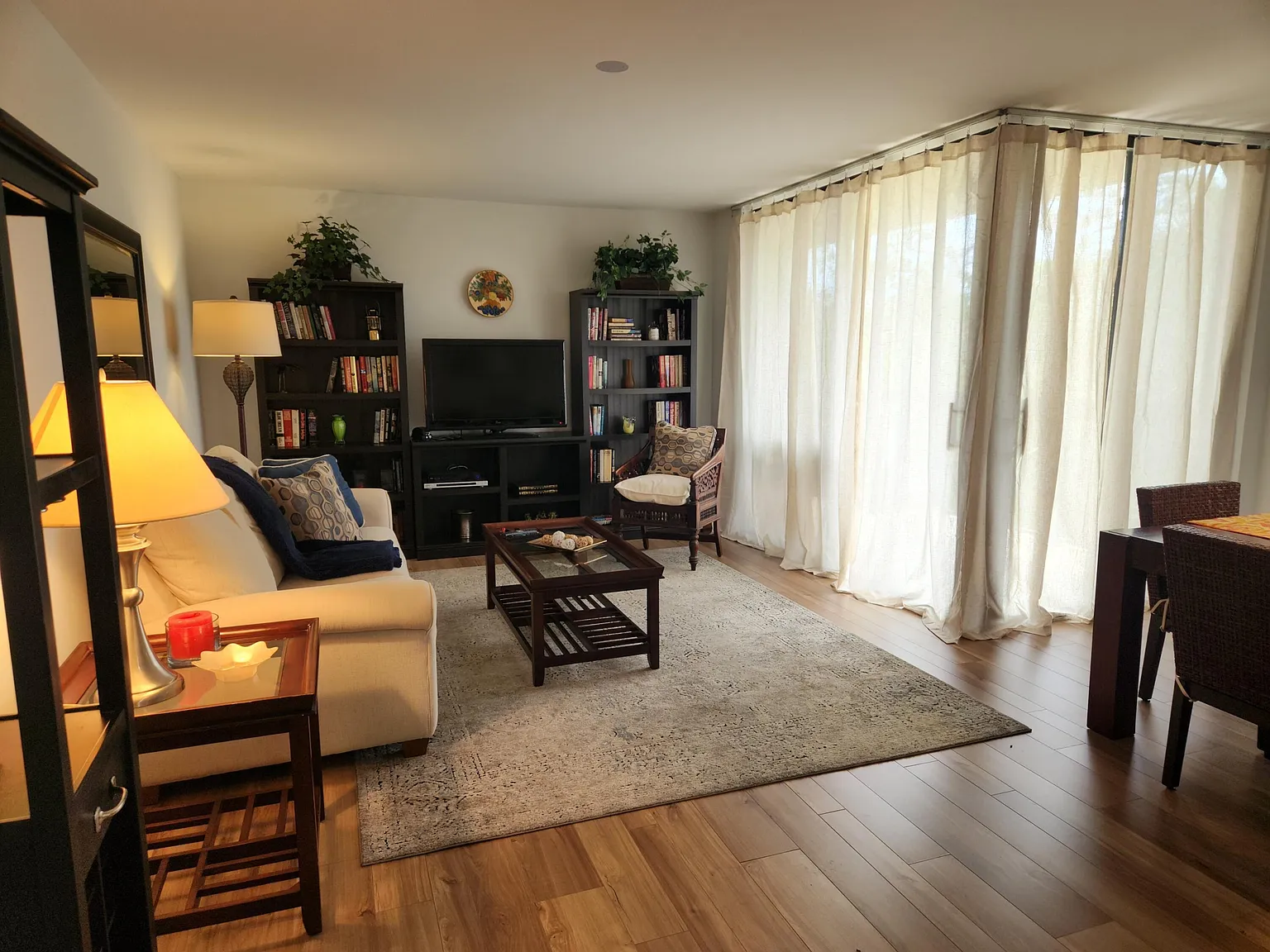 1 bed, 1.0 bath, 729 sqft, $2,300 — Photo 3