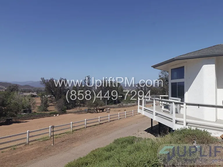 1425 Cedar St — Photo 29