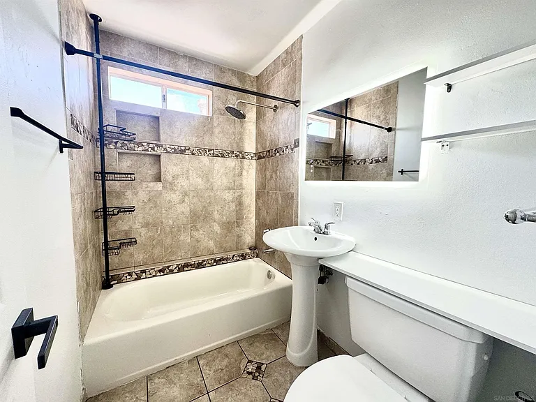 2757 Preece St — Photo 26