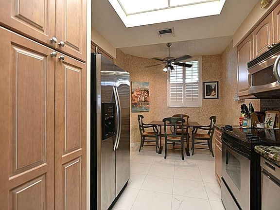 5th image of 11370 Twelve Oaks Way APT 513