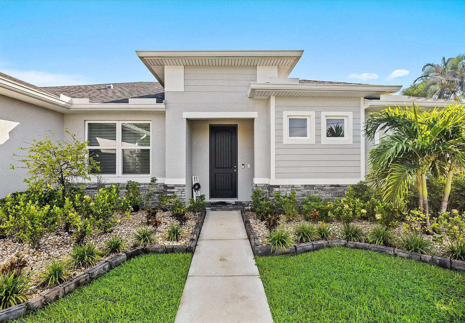 4 bed, 2.5 bath, 2077 sqft, $3,000 — Photo 3