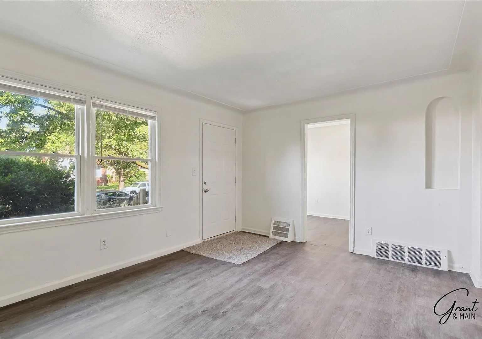 $1200 3 bedroom bungalow — Photo 4
