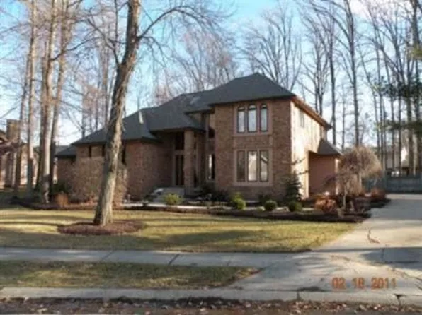 105 Shady Lane Ct, Willard, OH 44890