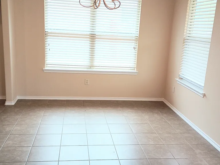 1817 Pecan Grove Dr — Photo 8