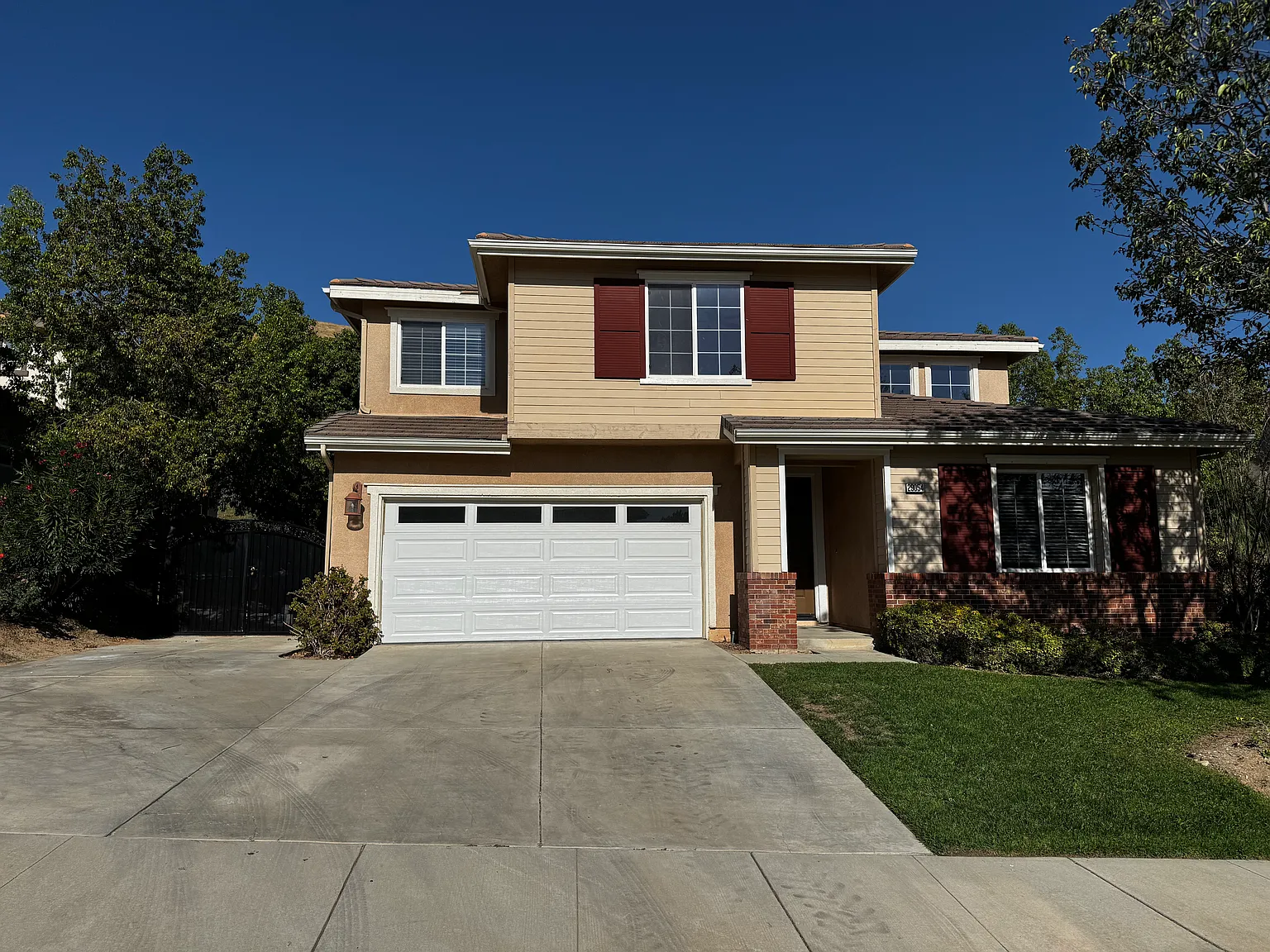 4 bed, 2827 sqft, $5,000 — Photo 1