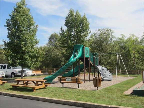 2nd image of 214 Glenwood Dr