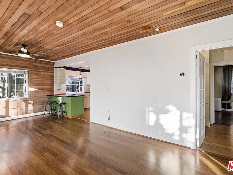 316 E Ellis Ave — Photo 3