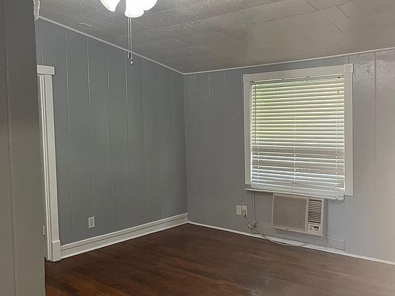 3rd image of 3810 Driscoll St APT 6