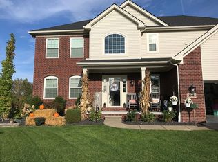 23951 Brighton Ln, Brownstown, MI 48134