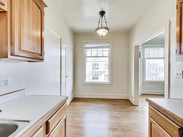 2485 Chestnut St #205 — Photo 7
