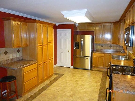5th image of 1032 W Park Dr