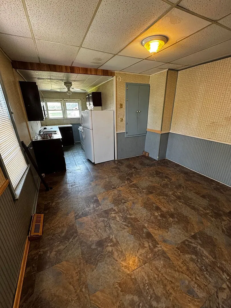 2 Bdrm, 1 Bath Half House — Photo 4