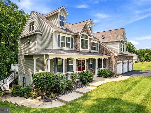 3rd image of 3640 Estelle Ct