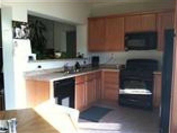 open kitchen to livingroo