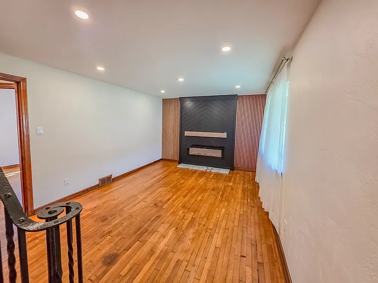 1323 Lincoln Way — Photo 8