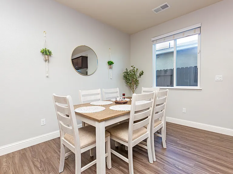 698 Marybelle Dr — Photo 4