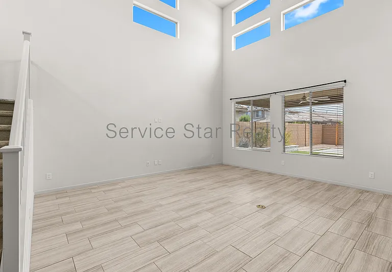 3407 E Louise Dr — Photo 12